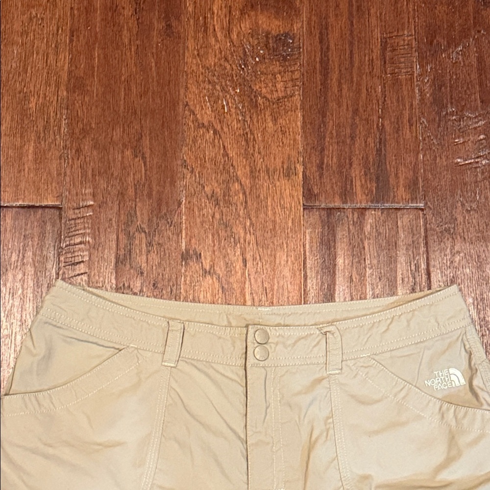 Size 12 Women’s The North Face Beige Cargo Shorts - Picture 5 of 10